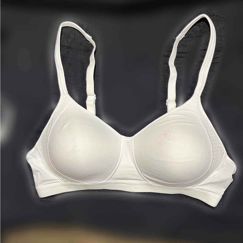 NEW! Hanes Wire Free Bra with Removable/Adjustable Straps Medium